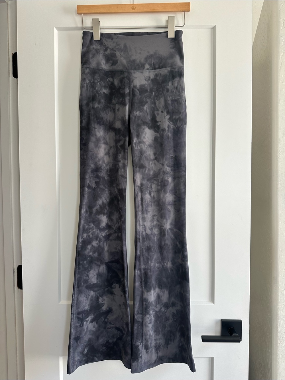 Lululemon Groove Super-High-Rise Flared Pant Nulu Size 6
